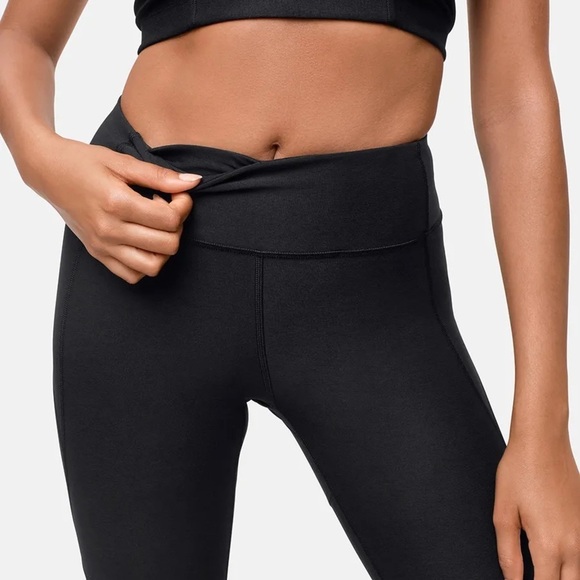 OUTDOOR VOICES Warm Up Legging in Black, Size Medium - Picture 3 of 7